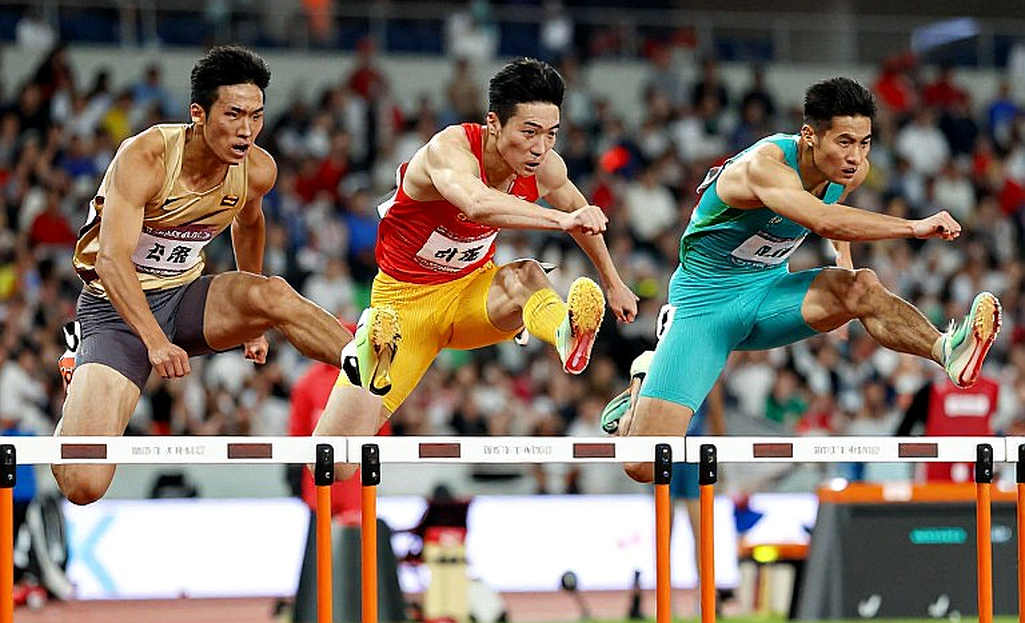 330 km, hơn 24.000 m leo dốc và 150 giờ: Hai người Việt đã đi qua lằn ranh của giới hạn