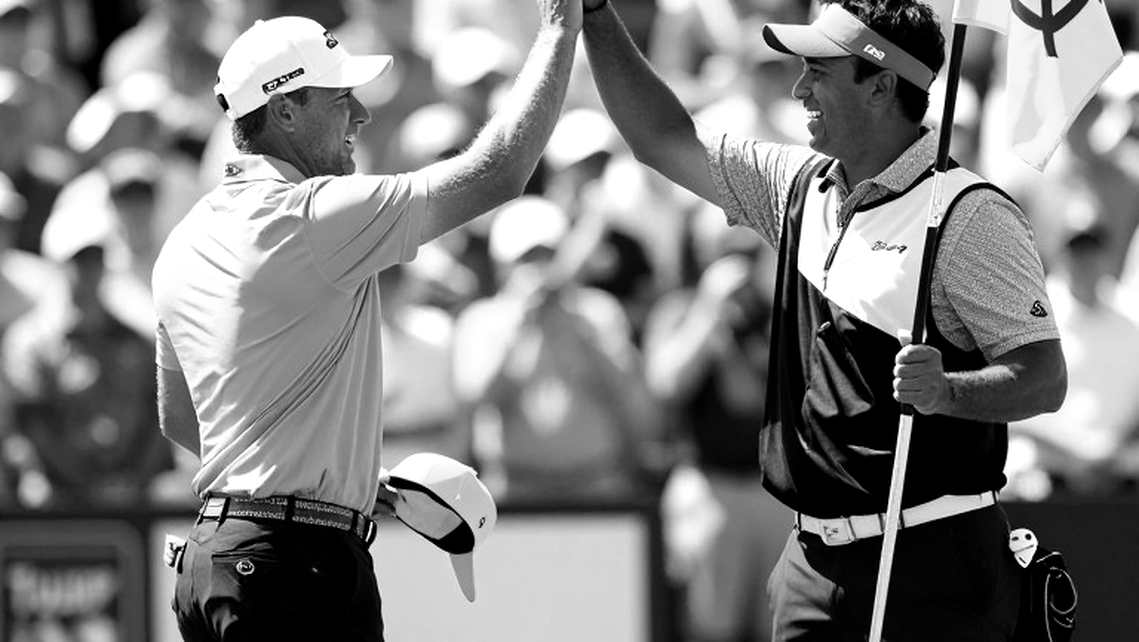 Golf và khán đài không có ghế: Đọc dữ liệu bằng đôi tai người