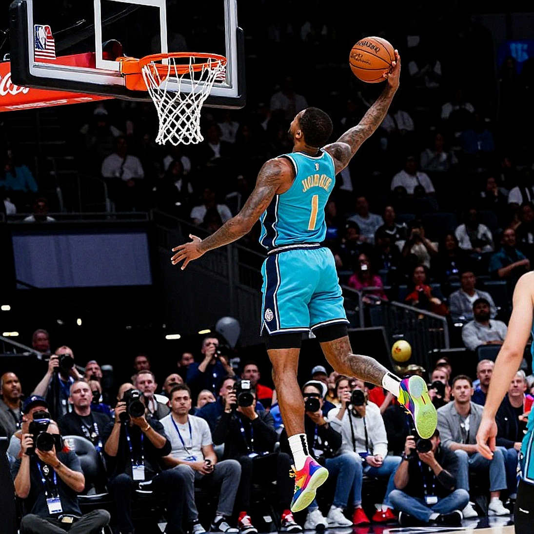 Blazers hủy hợp đồng bình luận viên sau vài giờ: lỗi quy trình để lộ ở phòng thu, không phải trên sân