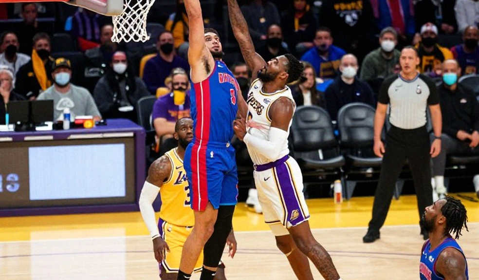 Chín chiều phân tích và nguyên tắc im lặng: chuẩn mực bị bỏ quên của nghề viết NBA
