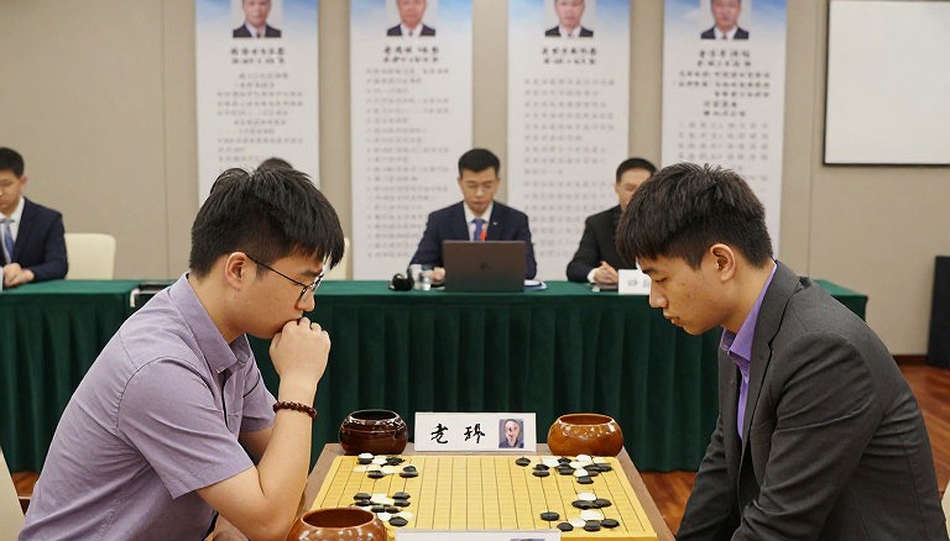 Mười năm sau nước 5 e5!: chu kỳ bán rã của một cái bẫy khai cuộc